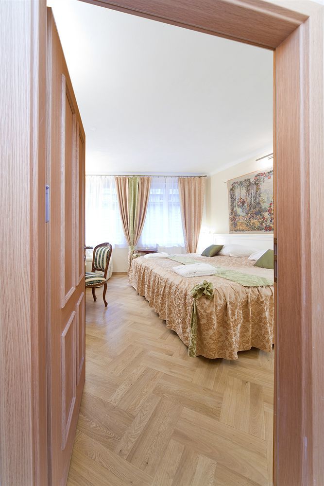Louren - The Bridge Hotel apartamentowy Praga
