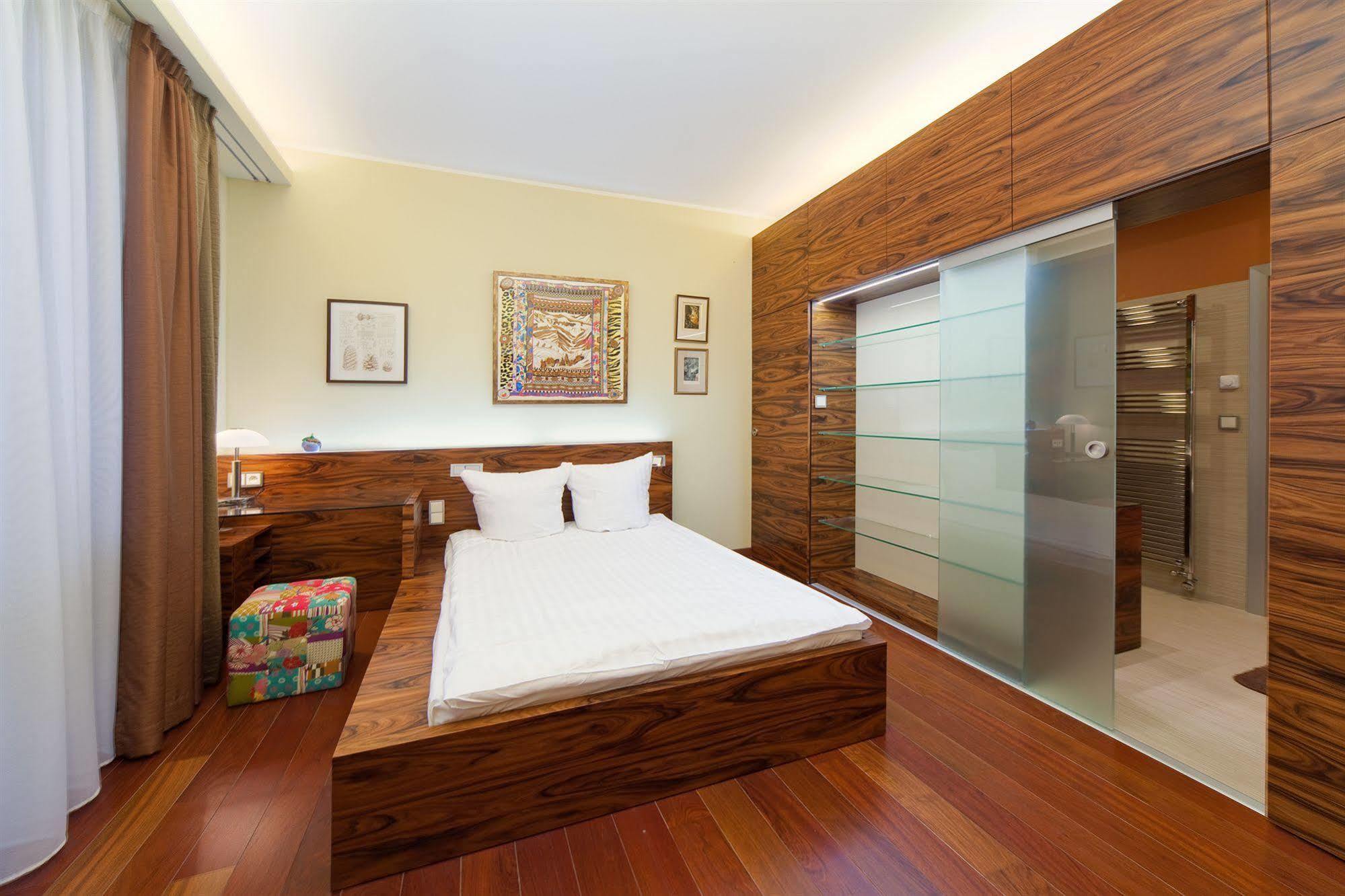 Louren - The Bridge Hotel apartamentowy Praga