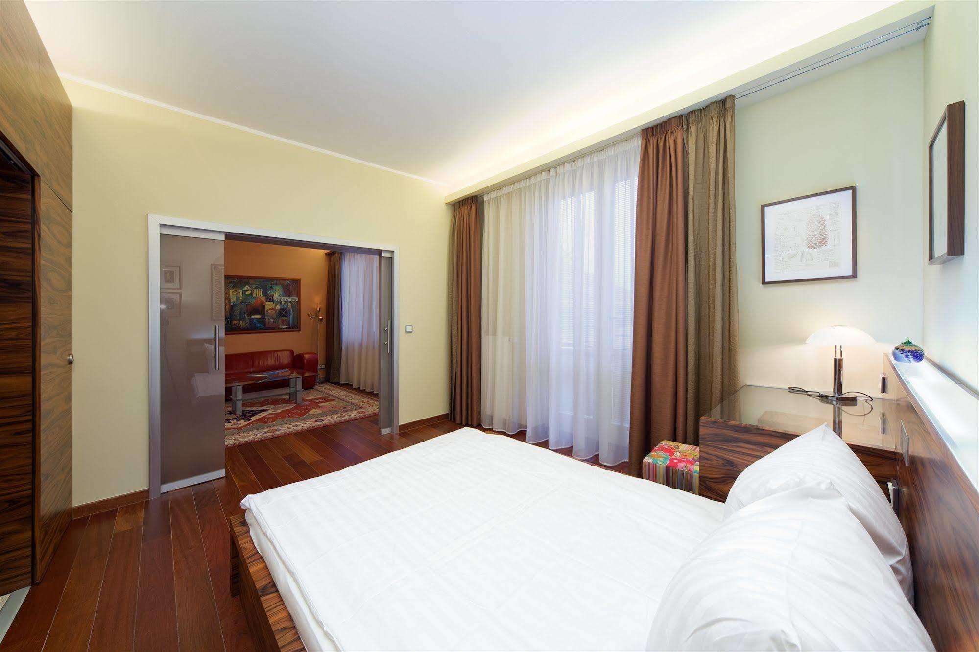 Hotel apartamentowy Louren - The Bridge 4*